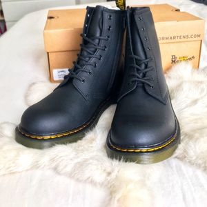 BRAND NEW Doc Marten 1460 Delaney boot